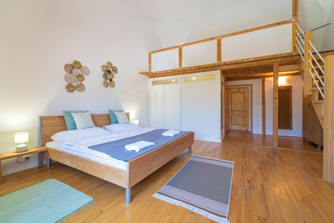 Bed & Breakfast Hugo Plesivec Eksteriør bilde