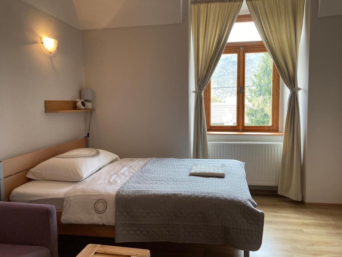 Bed & Breakfast Hugo Plesivec Eksteriør bilde
