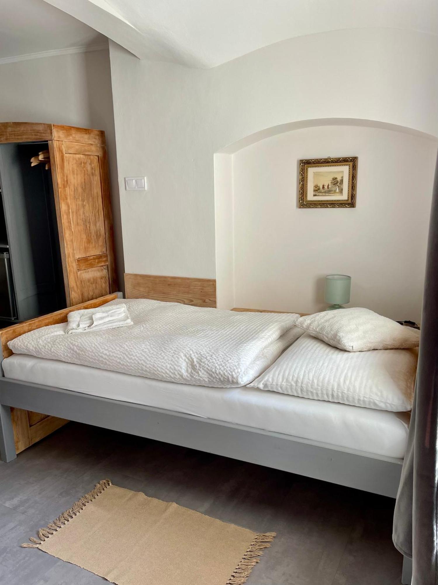 Bed & Breakfast Hugo Plesivec Eksteriør bilde